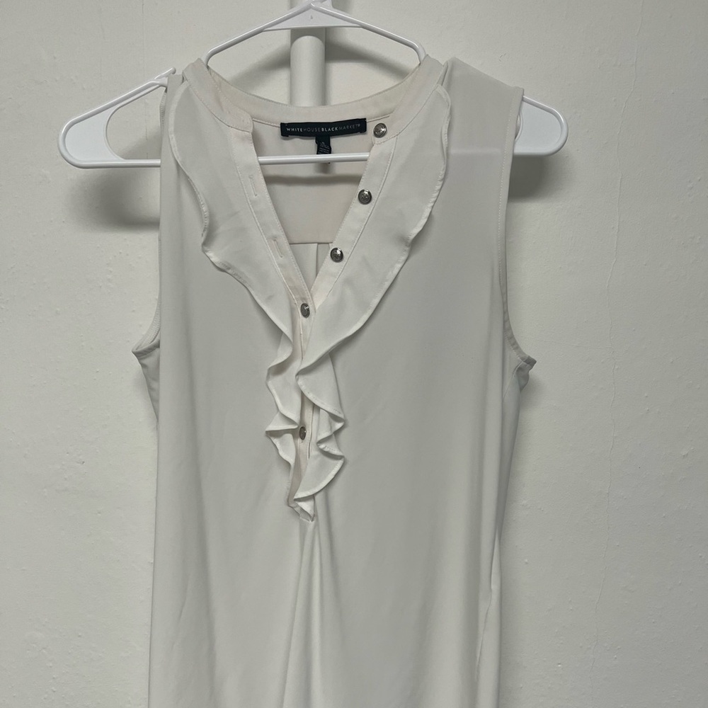 White House Black Market whote sleveless button top size Small